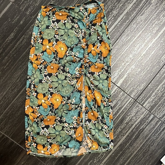 Ladies Volcom skirt - Picture 3 of 8